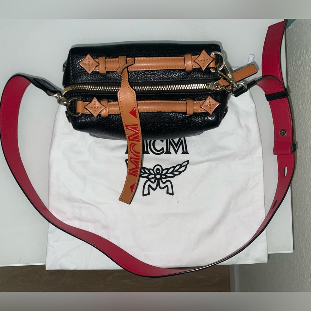 MCM Milano Boston Bag (Pre-Owned) - Picture 4 of 10